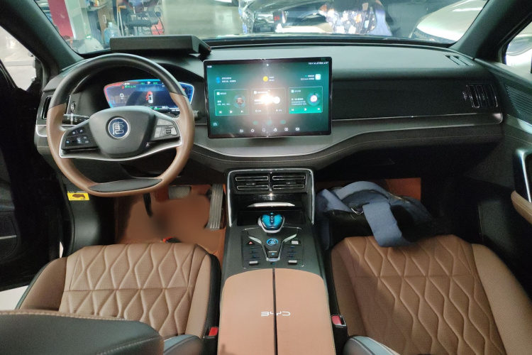 比亚迪 唐新能源 2023款 DM-i 冠军版 112KM 尊贵型中控内饰7002