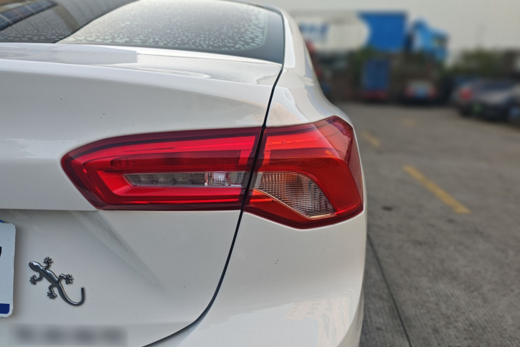 福特 福克斯 2019款 三厢 1.5L 手动锋跃型 国V车身外观6007