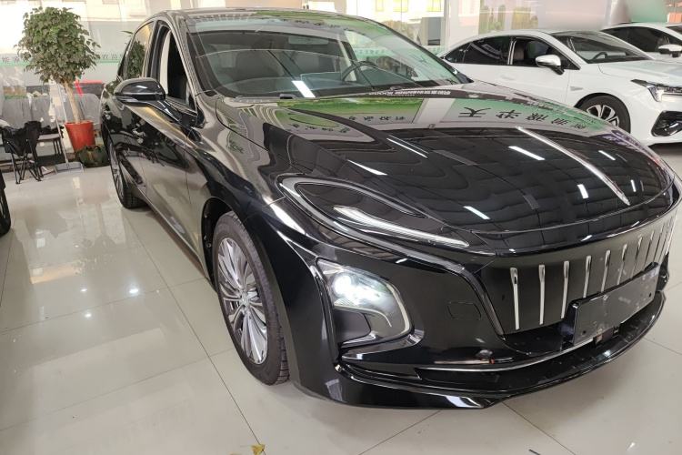 红旗E-QM5 2022款 431km 充电乐享版车身外观3