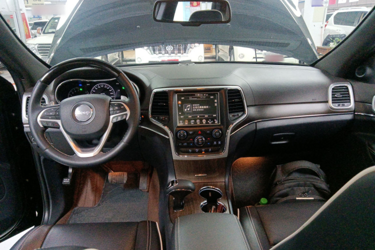 Jeep 大切诺基(进口) 2015款 3.6L 豪华导航版中控内饰12