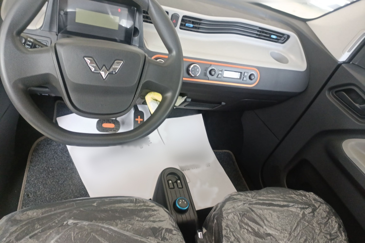 五菱汽车 宏光MINIEV 2022款 轻松款 磷酸铁锂中控内饰7003