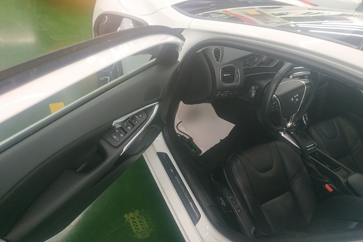 沃尔沃V40 2017款 T3 智逸版中控内饰20