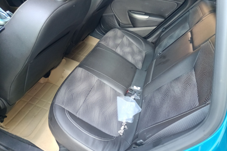 别克 英朗 2014款 XT 1.6L 自动时尚版中控内饰21