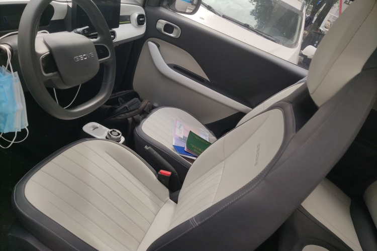 吉利银河 2025款 210km 熊猫卡丁中控内饰19