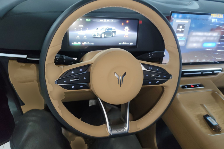 岚图汽车 岚图梦想家 2025款 PHEV 四驱卓越乾崑版中控内饰13