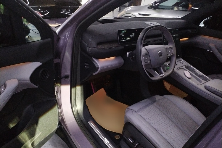 蔚来EC6 2024款 75kWh中控内饰20