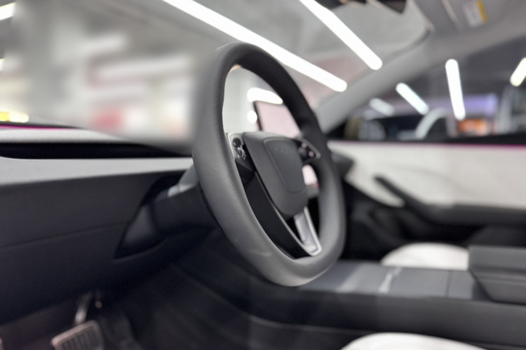 特斯拉 Model 3 2023款 后轮驱动版中控内饰7005