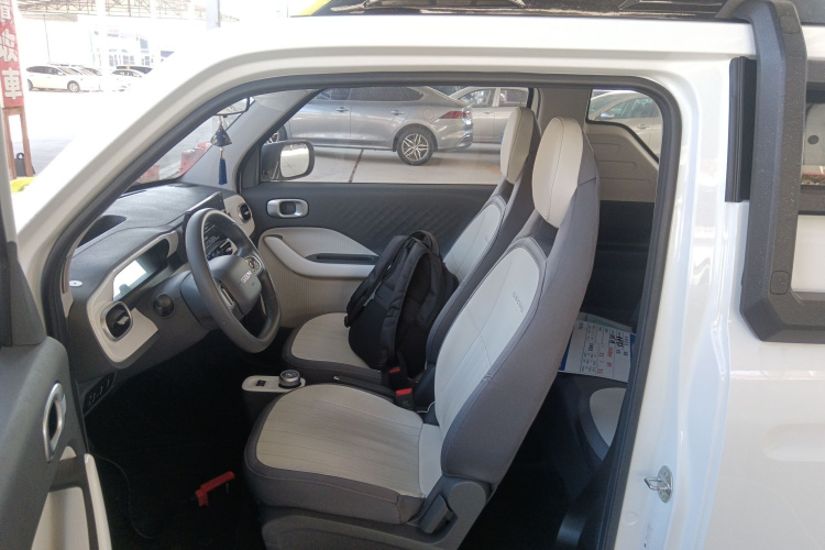 吉利银河 2025款 210km 熊猫骑士中控内饰19