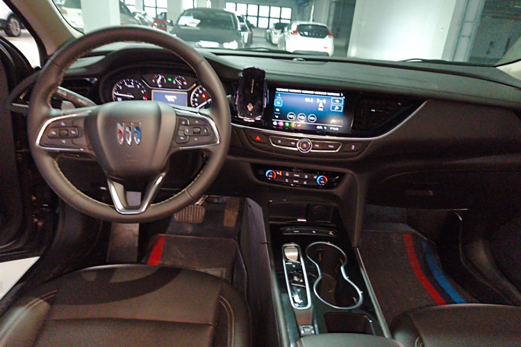 别克 君威 2024款 25T 超享版中控内饰12