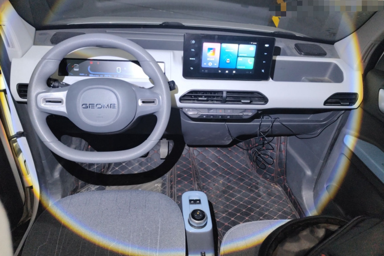 吉利银河 2023款 熊猫mini 200km 耐力熊中控内饰12