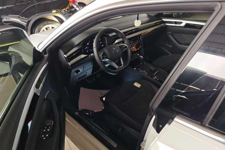 一汽-大众CC 2024款 330TSI 炫目版中控内饰7003