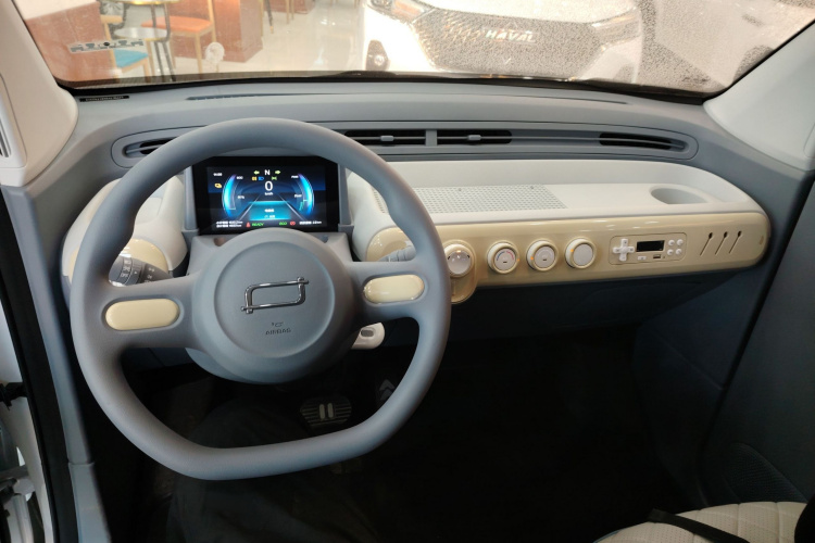 奔腾小马 2024款 170km 活力马中控内饰12