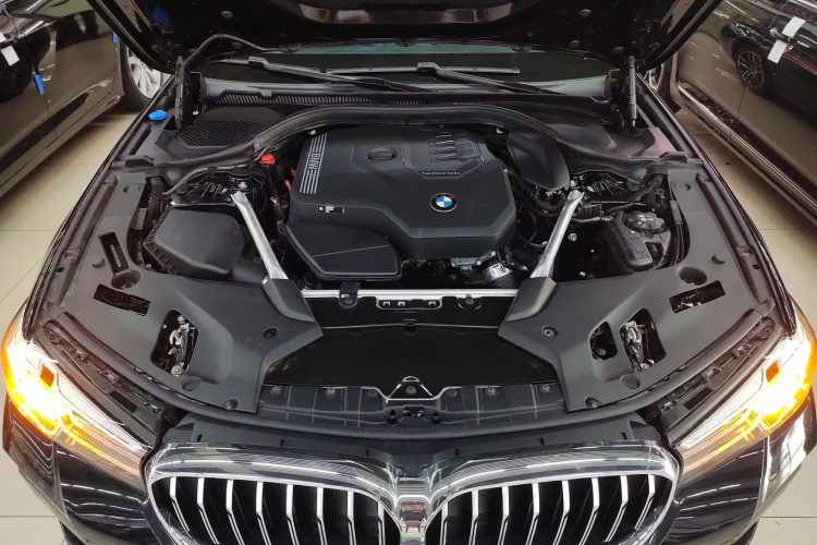 宝马5系 2022款 改款二 525Li M运动套装机舱底盘24