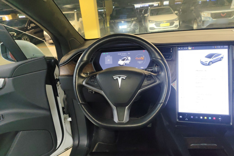 特斯拉 Model X 2020款 长续航升级版中控内饰13