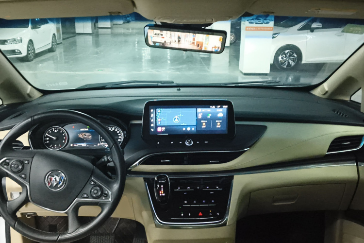 别克GL8 2023款 陆上公务舱 尊贵型中控内饰12
