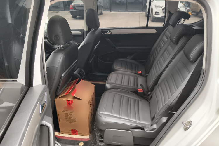 大众 2021款 途安L 280TSI DSG拓界版 7座中控内饰7004