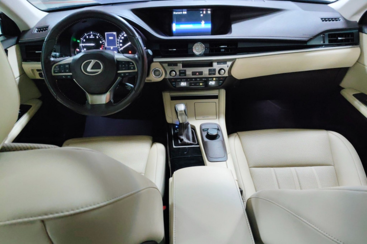 雷克萨斯ES 2015款 200 舒适版中控内饰7002