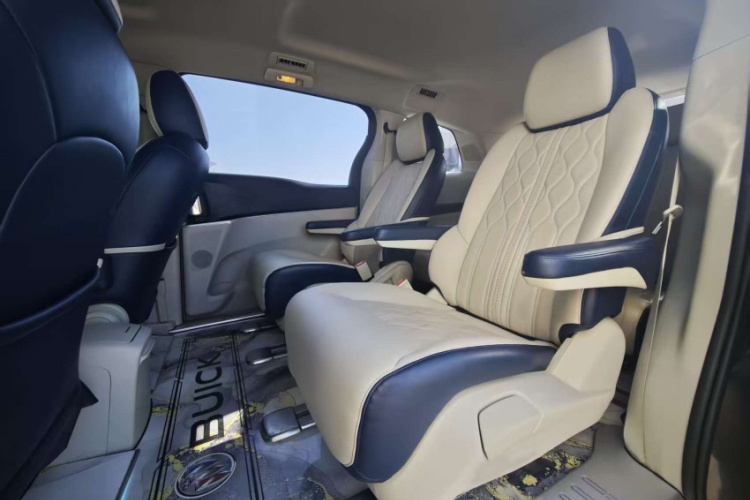 别克GL8 2023款 陆上公务舱 智享型车身外观6009