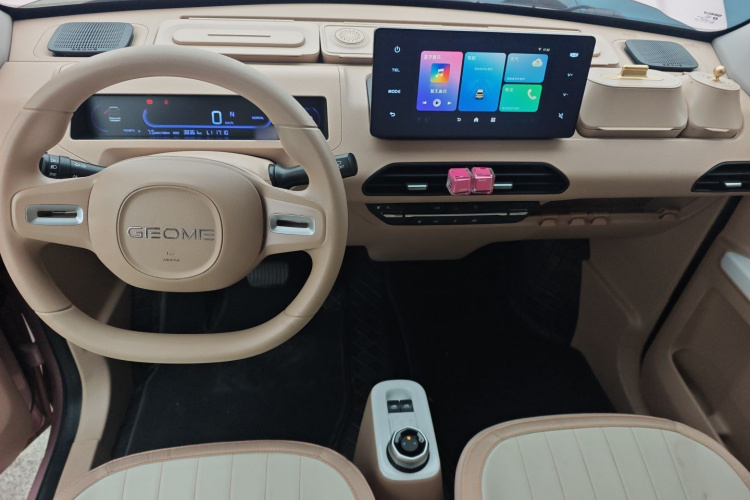 吉利银河 2023款 熊猫mini 200km 耐力熊中控内饰12