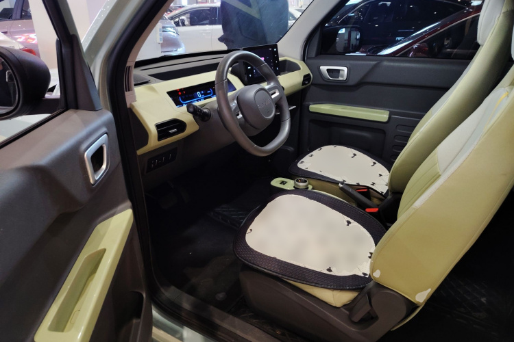 吉利银河 2023款 熊猫mini 200km 耐力熊中控内饰7003