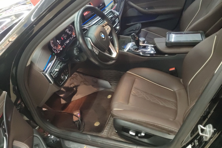 宝马5系 2021款 525Li 豪华套装中控内饰19