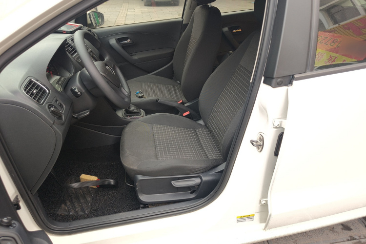 大众 Polo 2014款 1.4L 自动舒适版中控内饰19