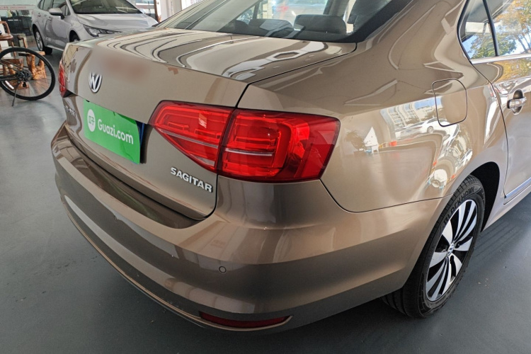 大众 速腾 2018款 1.6L 自动舒适型车身外观9