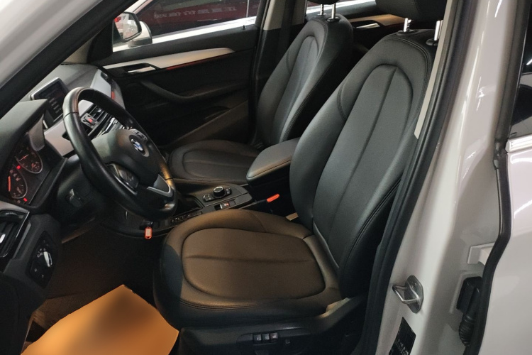 宝马X1 2018款 sDrive20Li 领先型中控内饰19