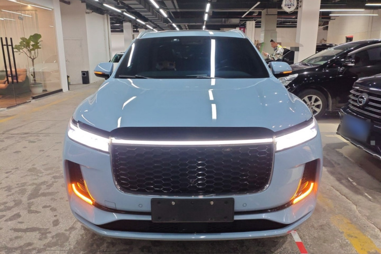 理想汽车 理想ONE 2021款 增程6座版车身外观2