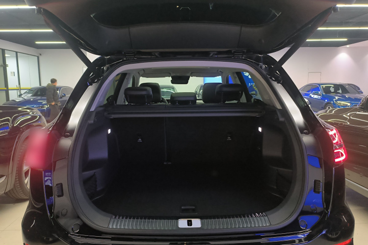 红旗HS5 2023款 2.0T 四驱旗享Pro版机舱底盘23