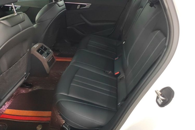 奥迪A4L 2024款 40 TFSI 豪华动感型中控内饰21