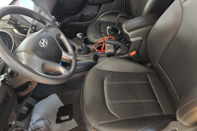 北京现代ix35 2015款 2.0L  手动两驱舒适型 国IV中控内饰19