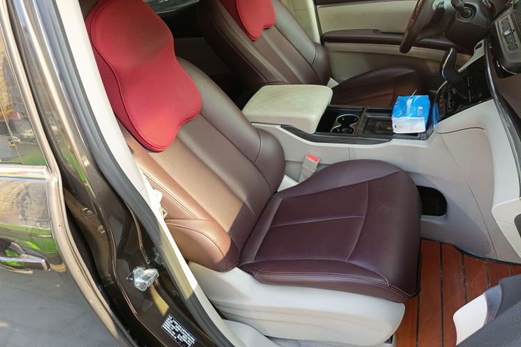 别克GL8 2021款 陆上公务舱 652T 舒适型局部细节41