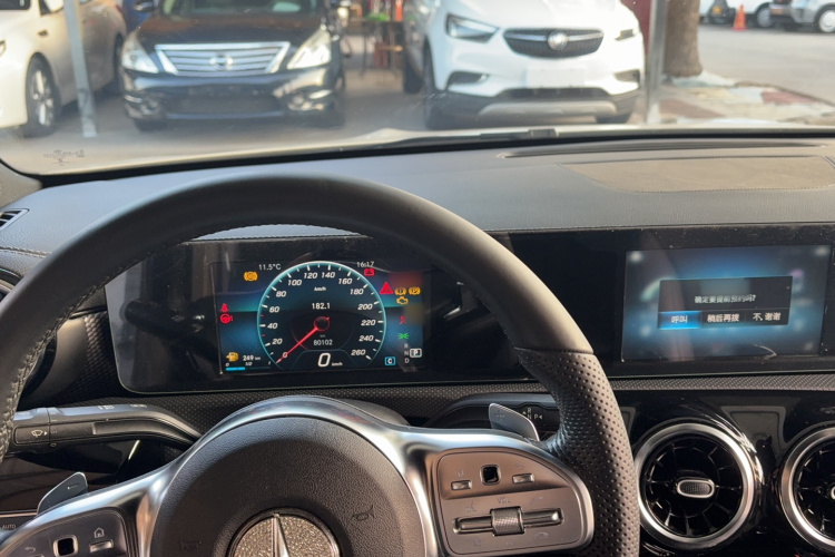 奔驰A级 2019款 A 180 L 运动轿车局部细节14