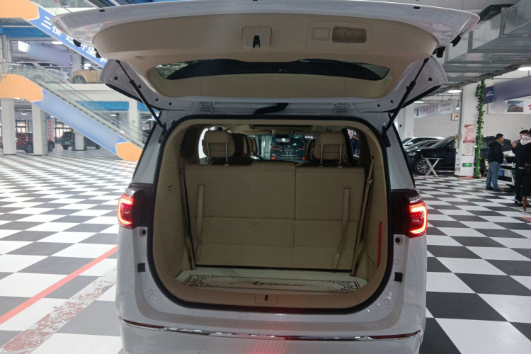 别克GL8 2022款 ES陆尊 653T 尊享型机舱底盘23