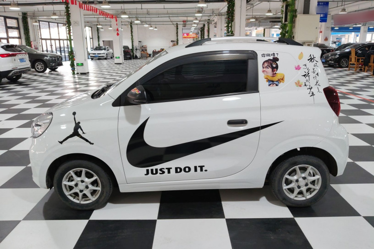 荣威 科莱威CLEVER 2022款 311km元气啵啵版车身外观4