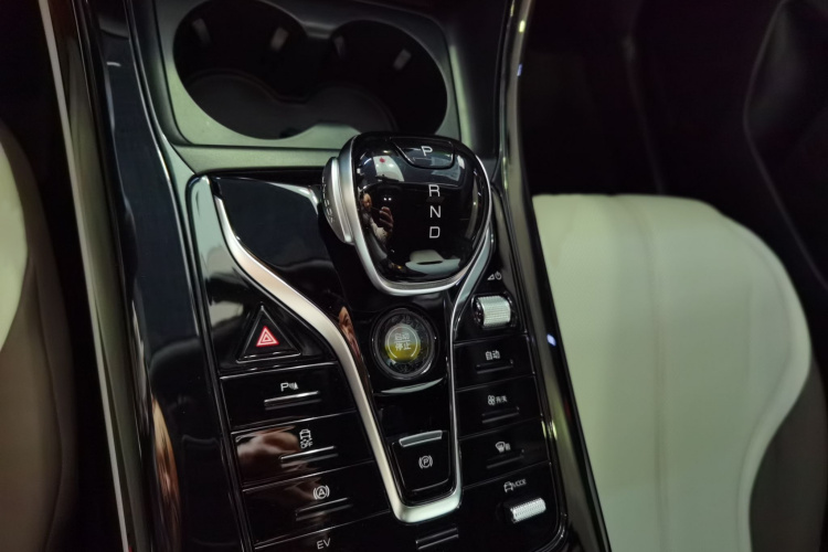 比亚迪 秦PLUS 2024款 荣耀版 DM-i 55KM领先型局部细节18