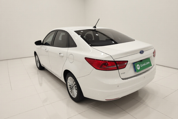 福特 福睿斯 2017款 改款 1.5L 自动舒适型车身外观5