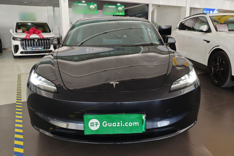 特斯拉 Model 3 2023款 后轮驱动版车身外观2