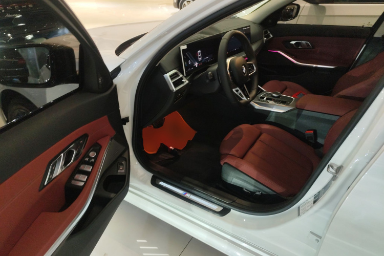 宝马3系 2025款 330Li M运动曜夜套装中控内饰20