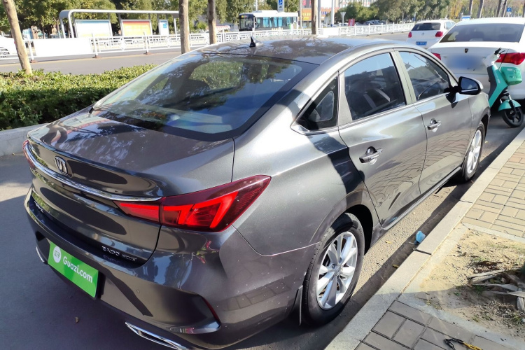 长安 逸动 2021款 PLUS 1.6L GDI 手动精英型车身外观7