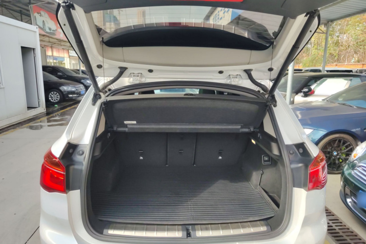 宝马X1 2018款 xDrive20Li 尊享型机舱底盘23
