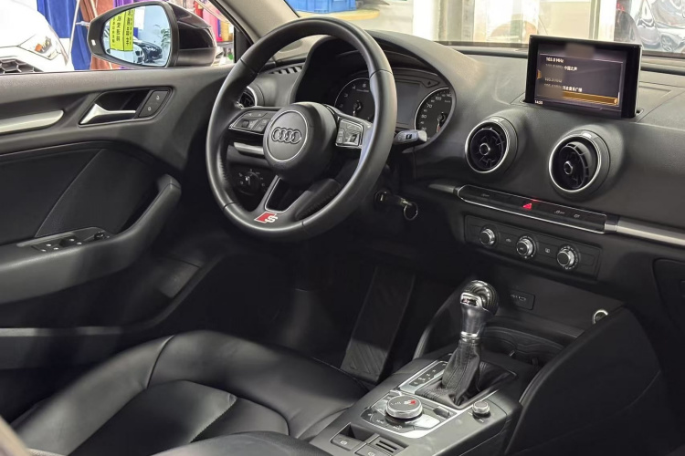 奥迪A3 2018款 30周年年型 Limousine 35 TFSI 进取型中控内饰7002