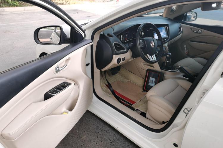 菲亚特 菲翔 2012款 1.4T 自动劲享版中控内饰20