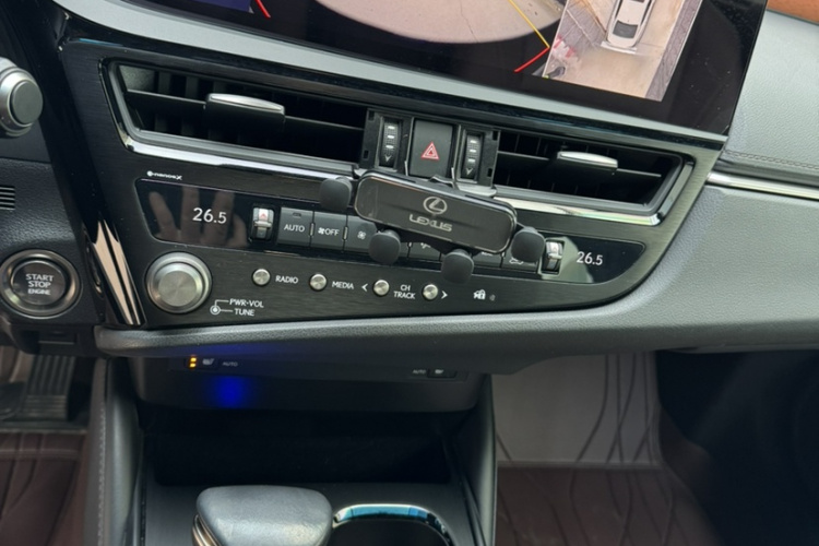 雷克萨斯ES 2022款 200 卓越版中控内饰7003