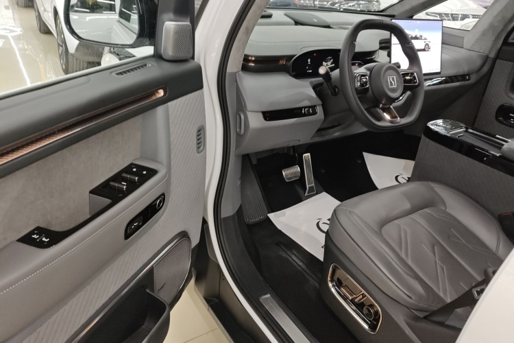 极氪MIX 2025款 长续航智驾版中控内饰20