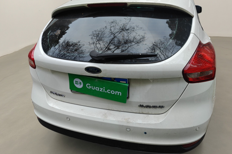 福特 福克斯 2018款 两厢经典 1.6L 自动舒适型智行版车身外观6