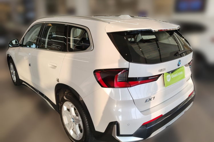 宝马iX1 2023款 eDrive25L X设计套装车身外观5