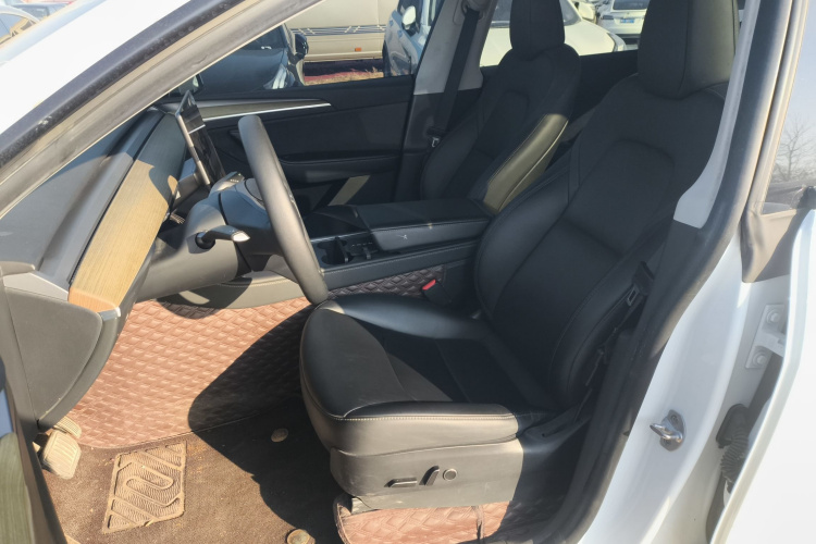 特斯拉 Model Y 2022款 改款 后轮驱动版中控内饰19