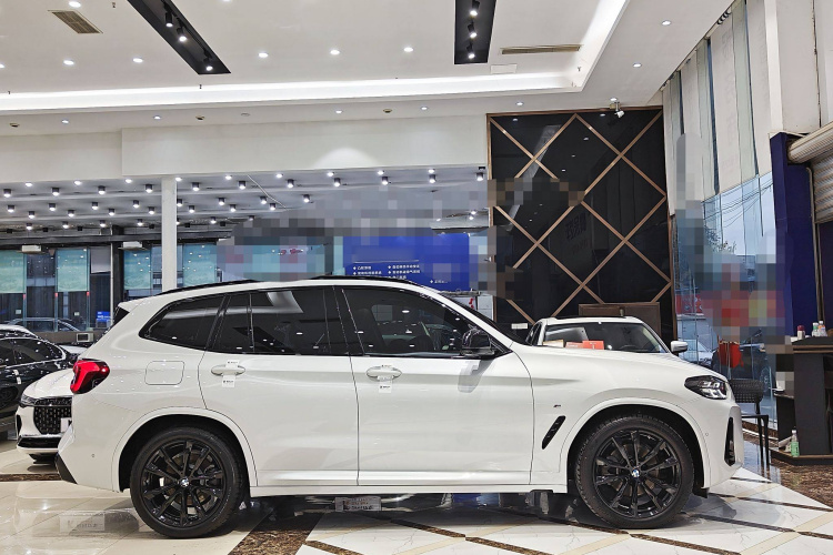 宝马X3 2022款 改款二 xDrive30i 尊享型 M曜夜套装车身外观6008